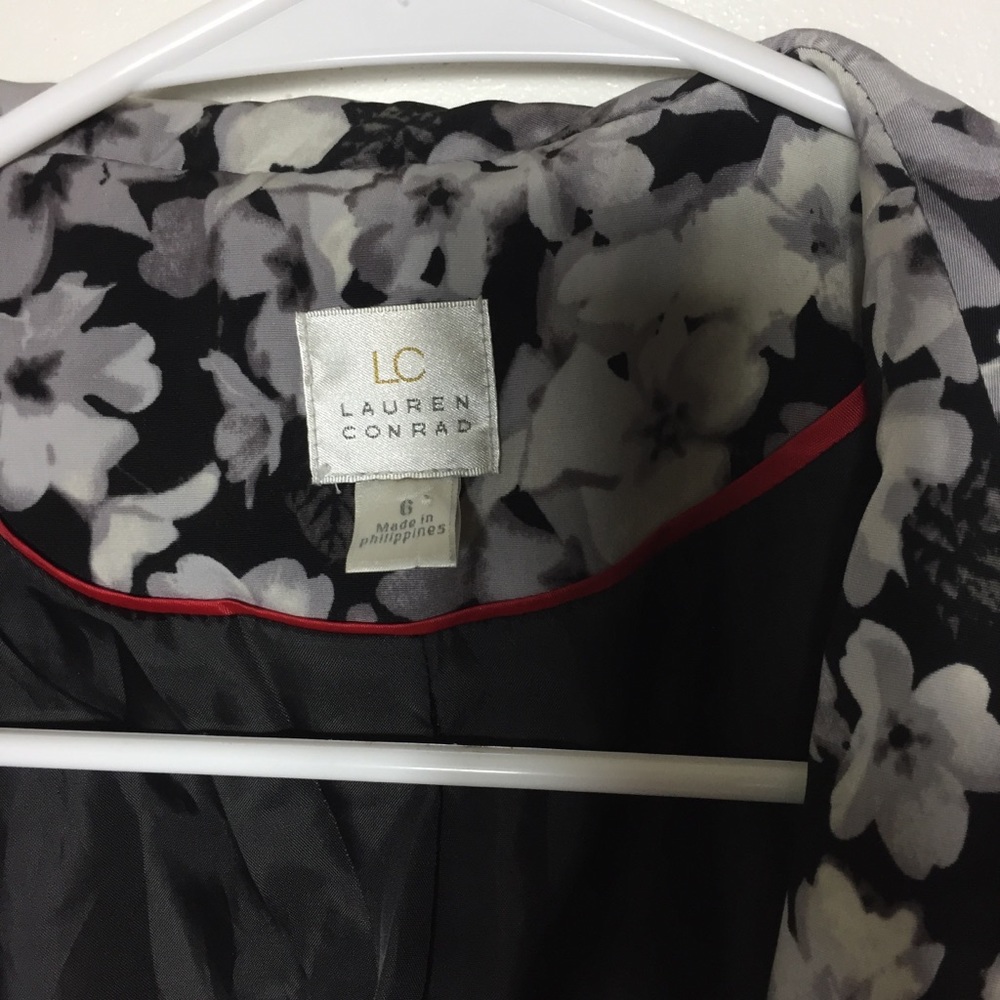 Lauren Conrad | High Low Floral Blazer Sz 6 B5 - Picture 3 of 4